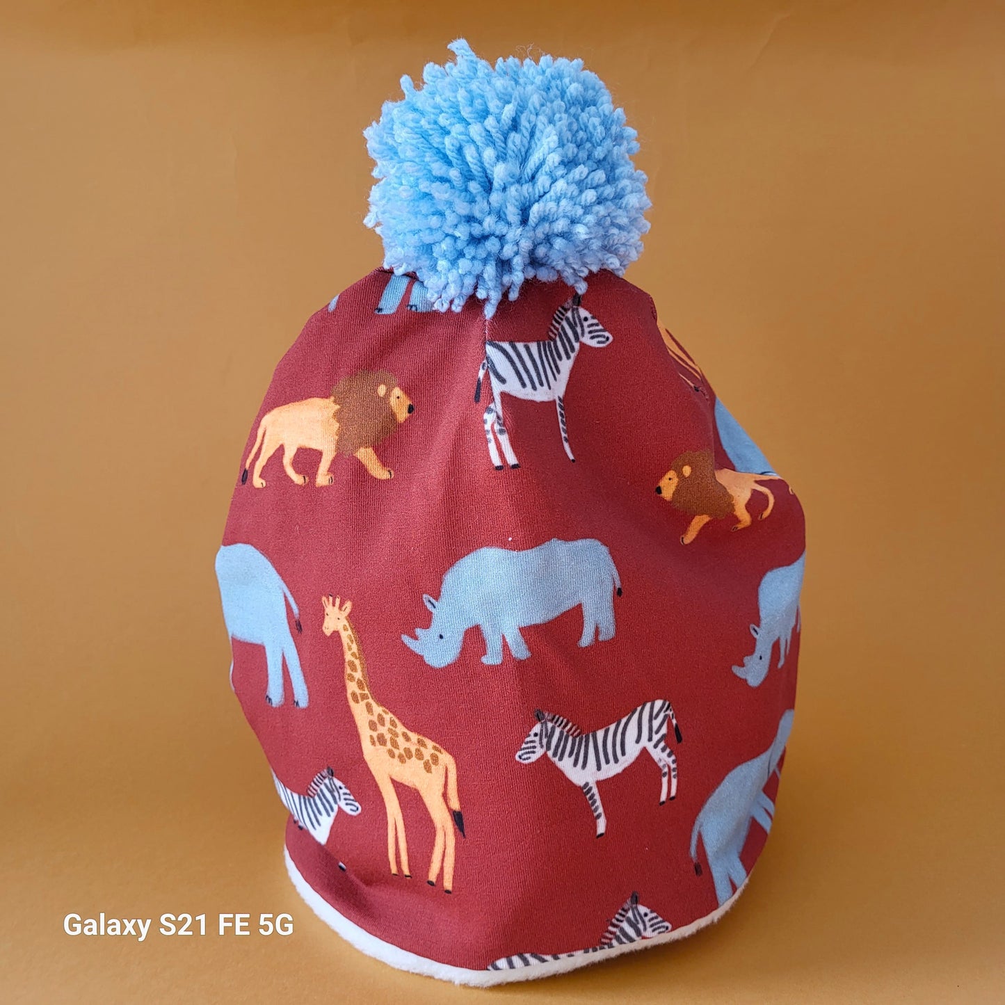 Cappellino con pom pom