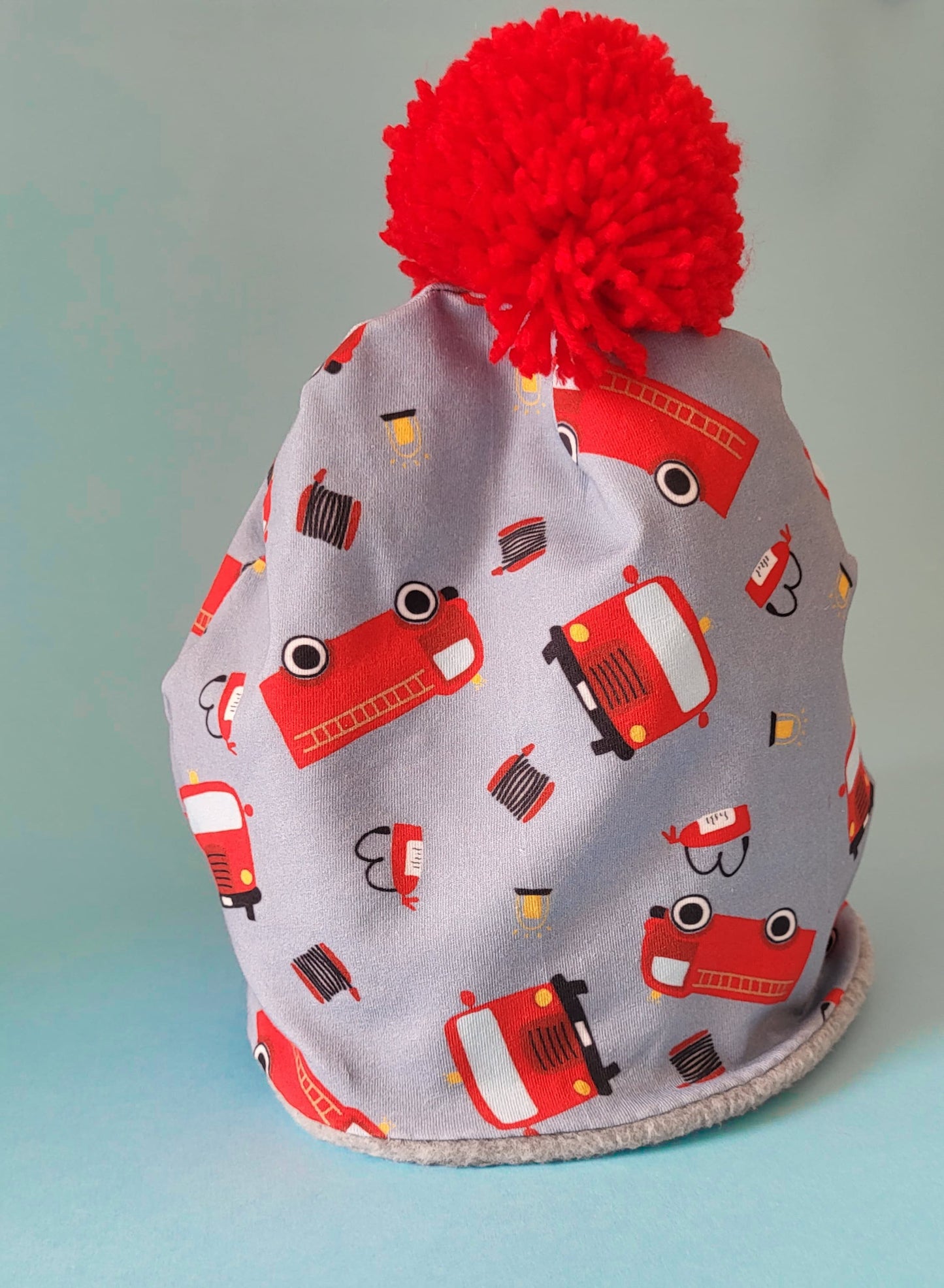 Cappellino con pom pom
